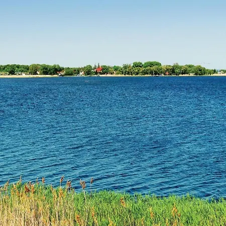 3 Bedroom Gorgeous In Dom wakacyjny Nowe Warpno